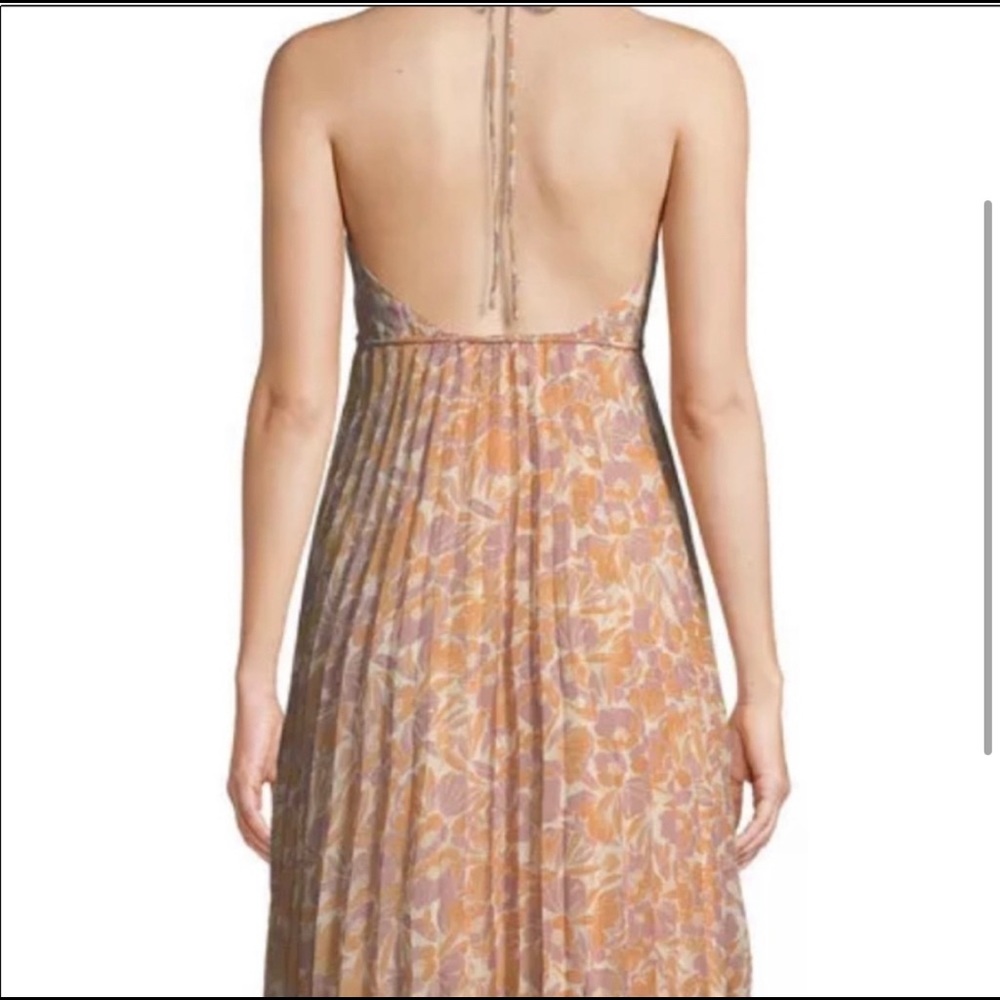 ASTR FLORAL WRAP PLEATED DRESS - Picture 4 of 8